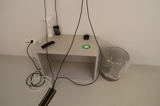 Reol MUUTO Stacked samt whiteboard