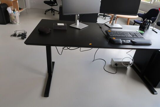 El. hæve/sænke skrivebord uden indhold samt skuffemodul