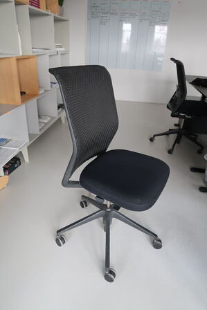 Kontorstol VITRA ID Mesh af Antonio Citterio