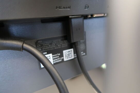 2 stk. computerskærme DELL P2422HE, dockingstation LENOVO ThinkPad, tastatur, mus