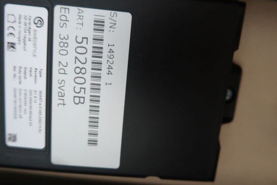 El. hæve/sænke skrivebord uden indhold med afskærmning samt skuffemodul