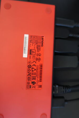 2 stk. computerskærme SAMSUNG S24E450, dockingstation LENOVO ThinkPad, tastatur, mus