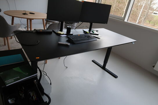 El. hæve/sænke skrivebord uden indhold samt skuffemodul