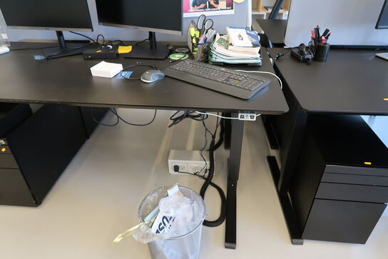 El. hæve/sænke skrivebord uden indhold med afskærmning samt skuffemodul