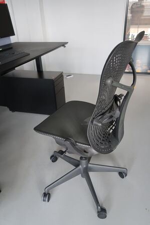 Kontorstol HERMAN MILLER Mirra 2