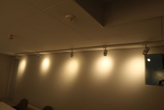 Skinne med 11 stk. LED-spots SUNFLUX 35W Track Light