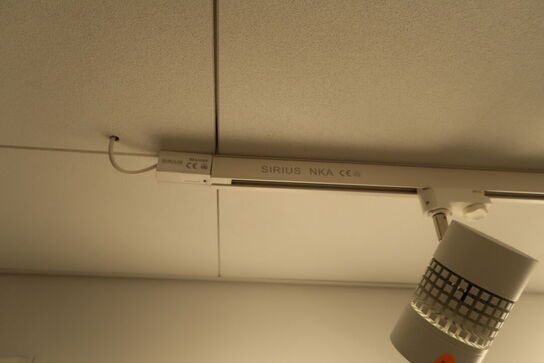 Skinne med 11 stk. LED-spots SUNFLUX 35W Track Light