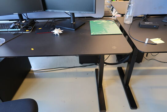 El. hæve/sænke skrivebord PAUSTIAN med afskærmning uden indhold samt skuffemodul