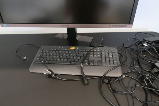Computerskærm SAMSUNG U28E850R, dockingstation LENOVO Thinkpad, tastatur
