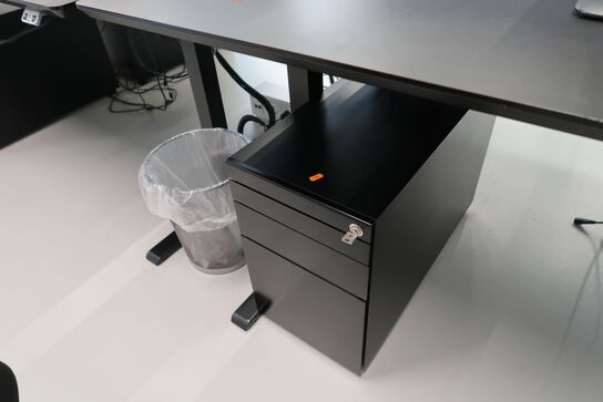 El. hæve/sænke skrivebord uden indhold med afskærmning samt skuffemodul