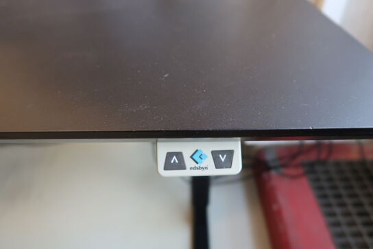 El. hæve/sænke skrivebord uden indhold samt skuffemodul