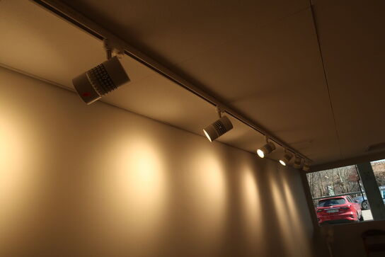 Skinne med 11 stk. LED-spots SUNFLUX 35W Track Light