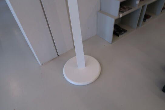 Stumtjener SWEDESE TREE af Michael Young/Katrin Olina