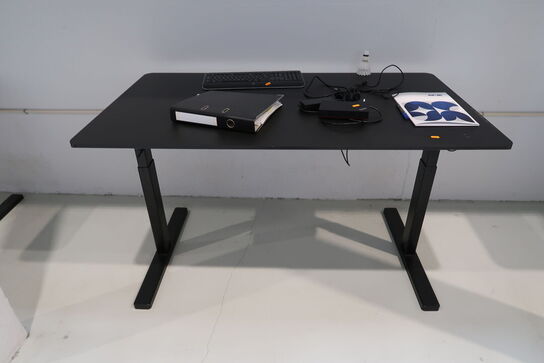 El. hæve/sænke skrivebord PAUSTIAN uden indhold