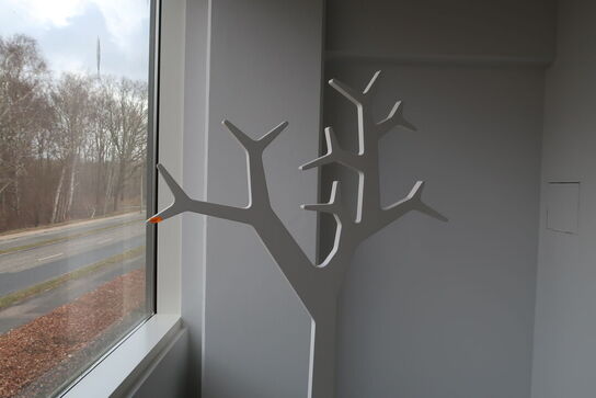 Stumtjener SWEDESE TREE af Michael Young/Katrin Olina