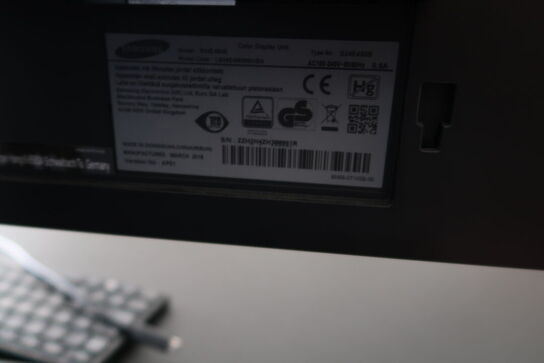 2 stk. computerskærme SAMSUNG S24E450, dockingstation LENOVO ThinkPad, tastatur, mus