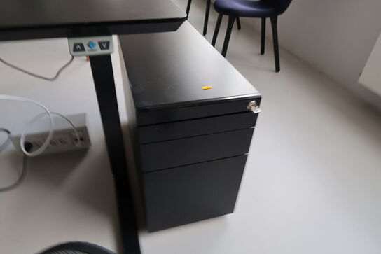 El. hæve/sænke skrivebord uden indhold samt skuffemodul