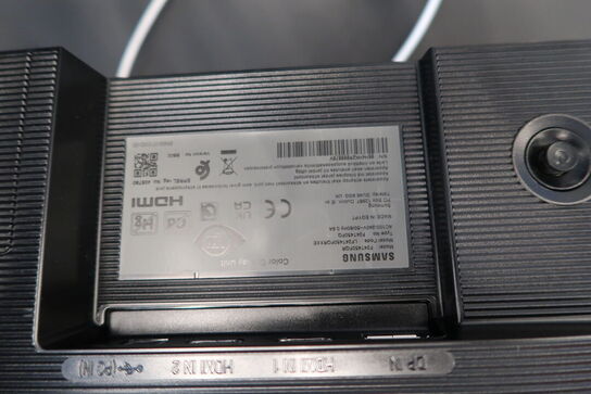 2 stk. computerskærme SAMSUNG F24T450FQR, tastatur, mus, dockingstation LENOVO