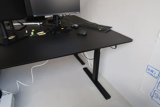 El. hæve/sænke skrivebord PAUSTIAN uden indhold samt skuffemodul