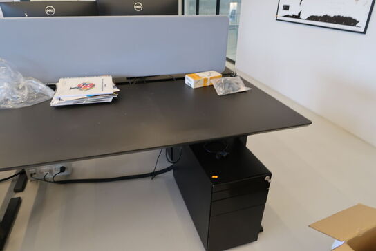 El. hæve/sænke skrivebord uden indhold med skuffemodul