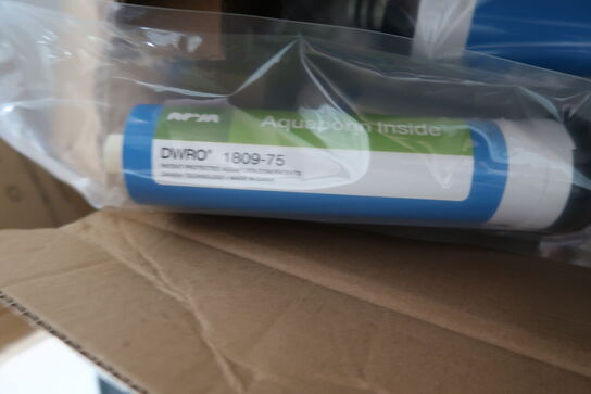 Kasse med div. Filtre PHILIPS, armatur m.m.