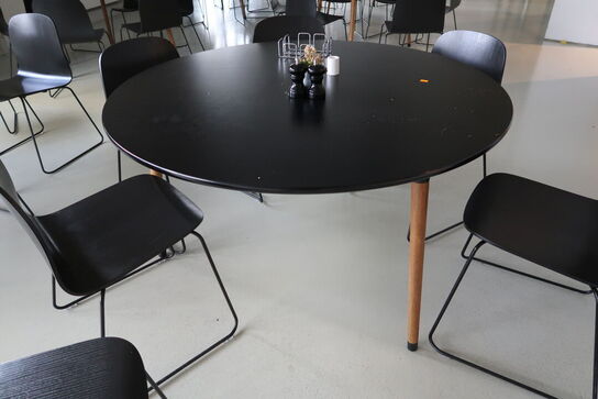 Mødebord PAUSTIAN med 6 stk. mødestole MUUTO