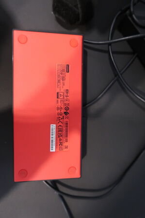 Computerskærm SAMSUNG U28E850R, dockingstation LENOVO Thinkpad, tastatur