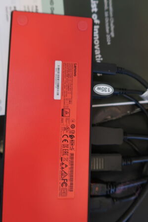 2 stk. computerskærme SAMSUNG S24E450D, dockingstation LENOVO ThinkPad Thunderbolt 3 Dock Gen 2, tastatur og mus