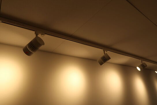 Skinne med 11 stk. LED-spots SUNFLUX 35W Track Light