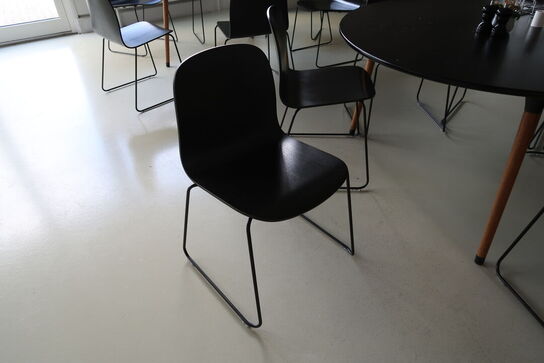 Mødebord PAUSTIAN med 6 stk. mødestole MUUTO