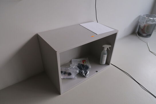 Reolsystem MUUTO Stacked uden indhold samt 2 stk. whiteboard