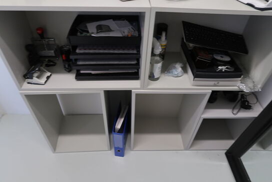 Reolsystem MUUTO Stacked med indhold