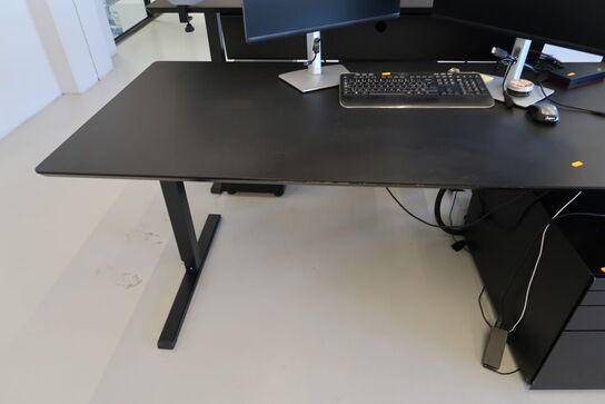 El. hæve/sænke skrivebord uden indhold med skuffemodul