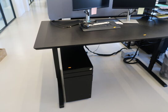 El. hæve/sænke skrivebord uden indhold med skuffemodul