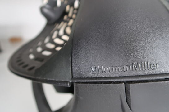 Kontorstol HERMAN MILLER Mirra 2