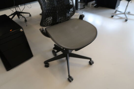 Kontorstol HERMAN MILLER Mirra 2
