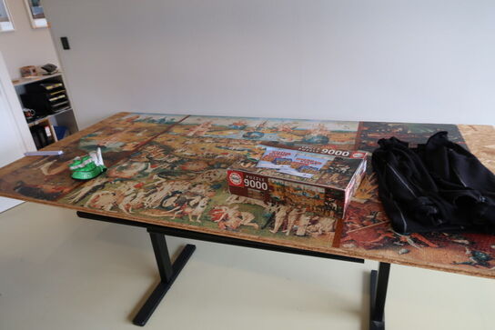 El. hæve/sænke skrivebord samt spånplade