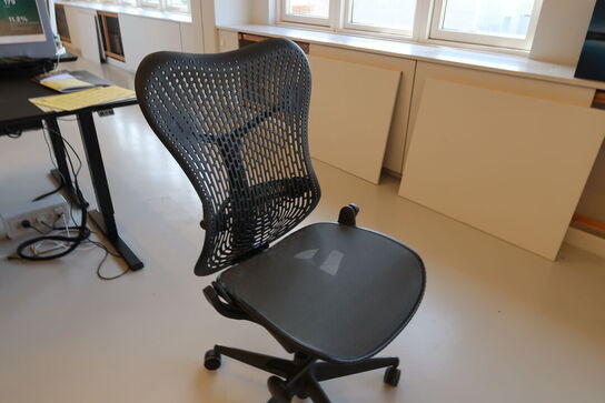 Kontorstol HERMAN MILLER Mirra 2