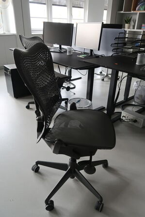 Kontorstol HERMAN MILLER Mirra 2