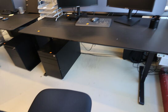 El. hæve/sænke skrivebord uden indhold samt skuffemodul