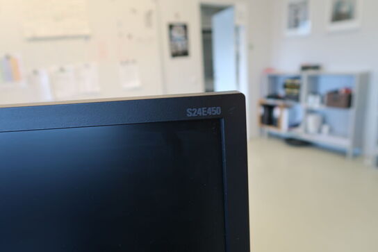 2 stk. computeskærme SAMSUNG S23E450, dockingstation LENOVO Thinkpad, tastatur, mus