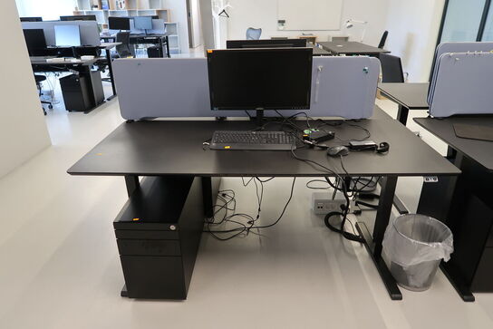 El. hæve/sænke skrivebord uden indhold med afskærmning samt skuffemodul