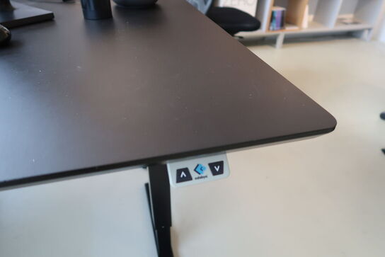 El. hæve/sænke skrivebord uden indhold samt skuffemodul