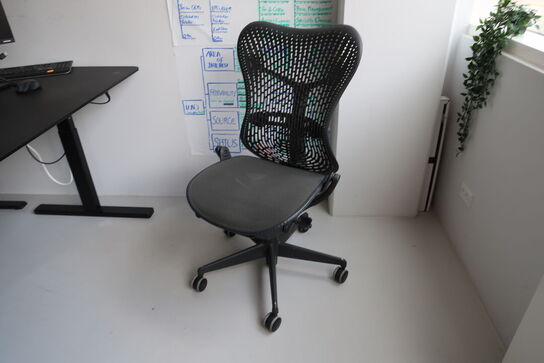 Kontorstol HERMAN MILLER Mirra 2