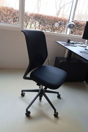 Kontorstol VITRA ID Mesh af Antonio Citterio