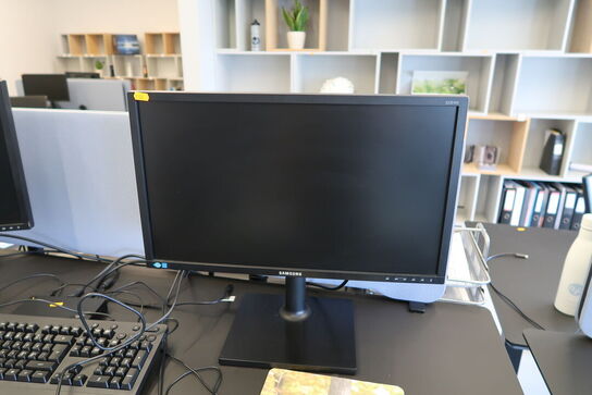 2 stk. computerskærme SAMSUNG S24E450, dockingstation LENOVO ThinkPad, tastatur, mus