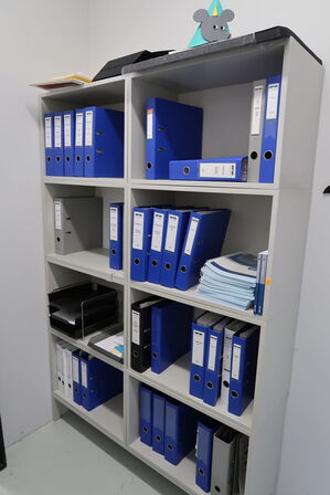 Reolsystem MUUTO Stacked med indhold