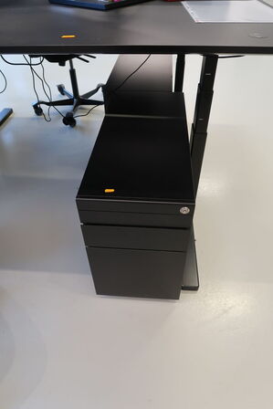 El. hæve/sænke skrivebord uden indhold samt skuffemodul