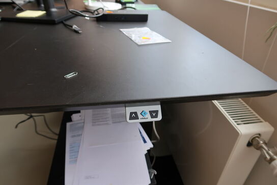 El. hæve/sænke skrivebord uden indhold samt skuffemodul