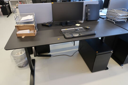 El. hæve/sænke skrivebord uden indhold samt skuffemodul